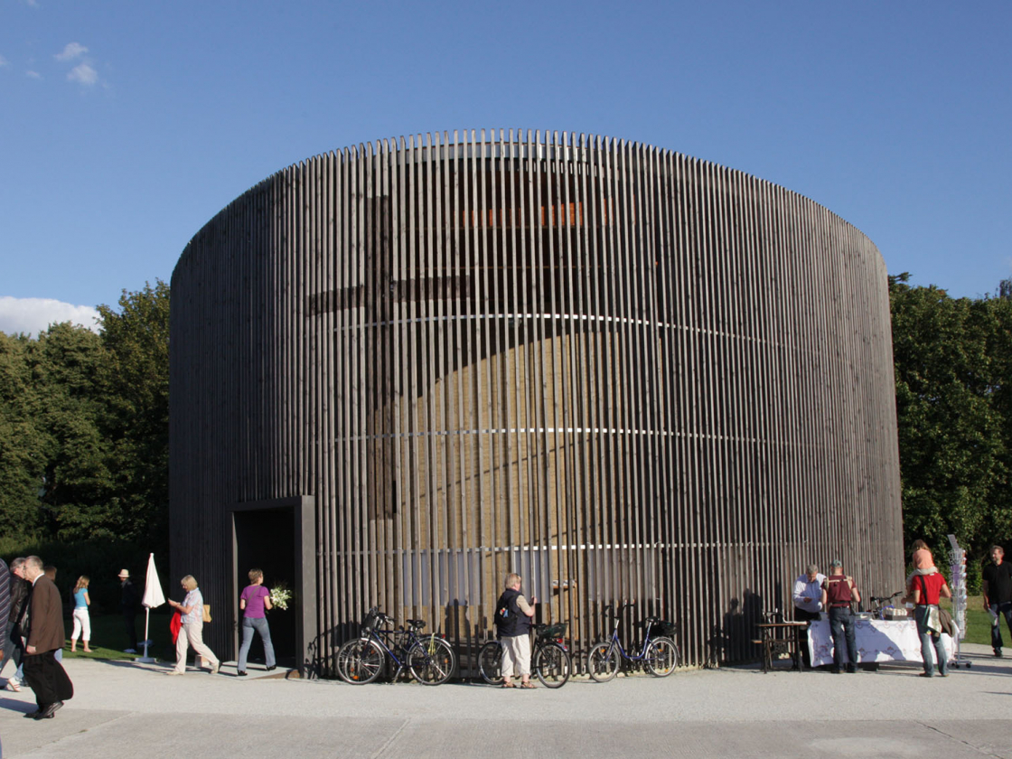 Blick auf die Kapelle der Versöhnung