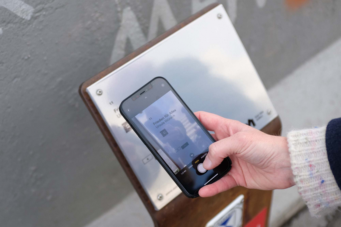 Pultschild mit QR-Code