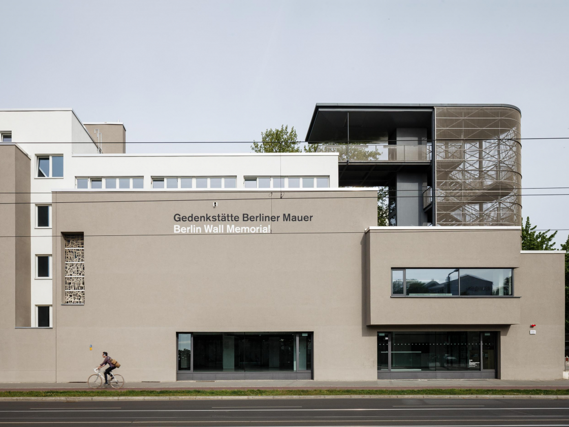 Dokuzentrum und Aussichtsturm
